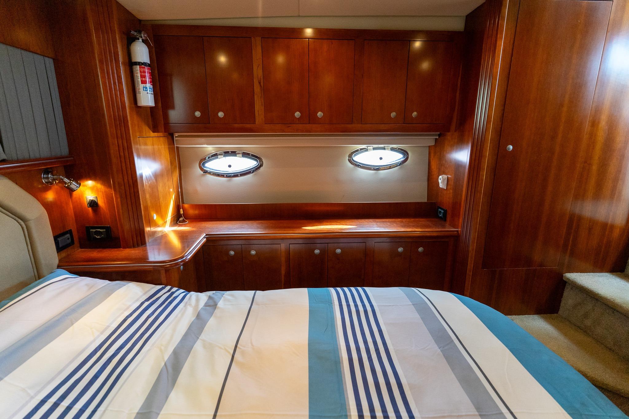 Cruisers Yachts 415 Express Motoryacht — foto 19 van 100