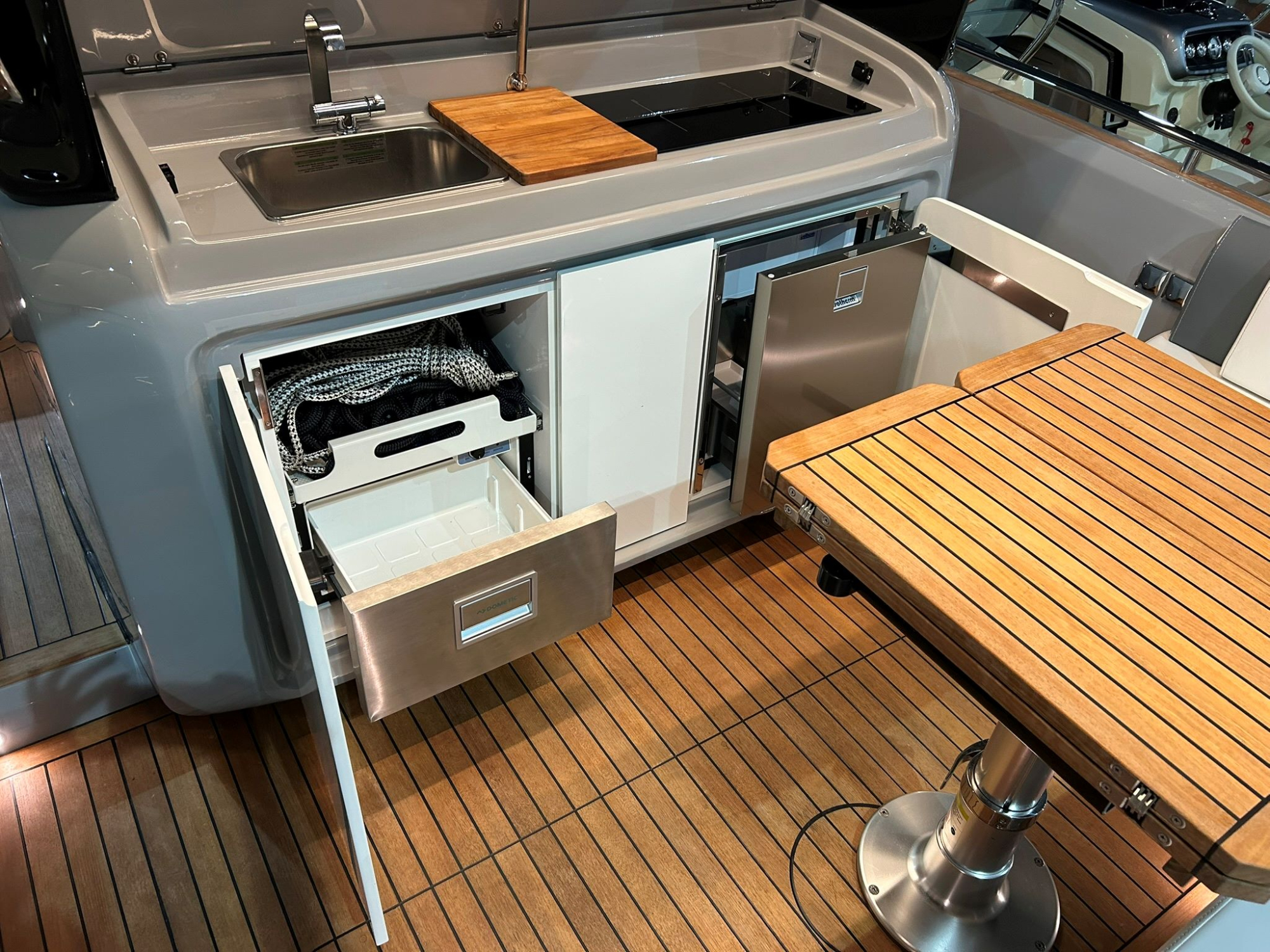 Invictus yachts Invictus 320 GT met 2 x Mercruiser 270 pk diesel van 2024! — foto 9 van 18