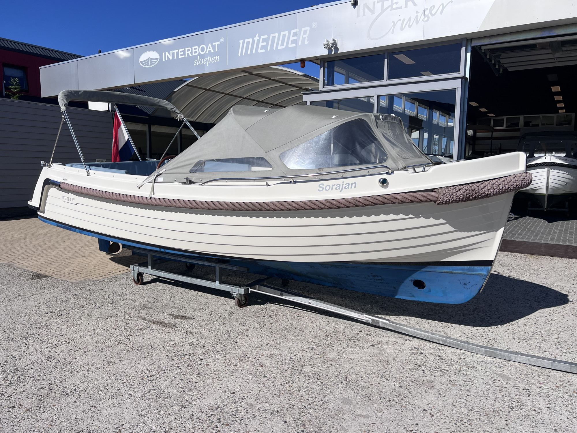 Intender 700 33 pk 2018 — foto 2 van 10