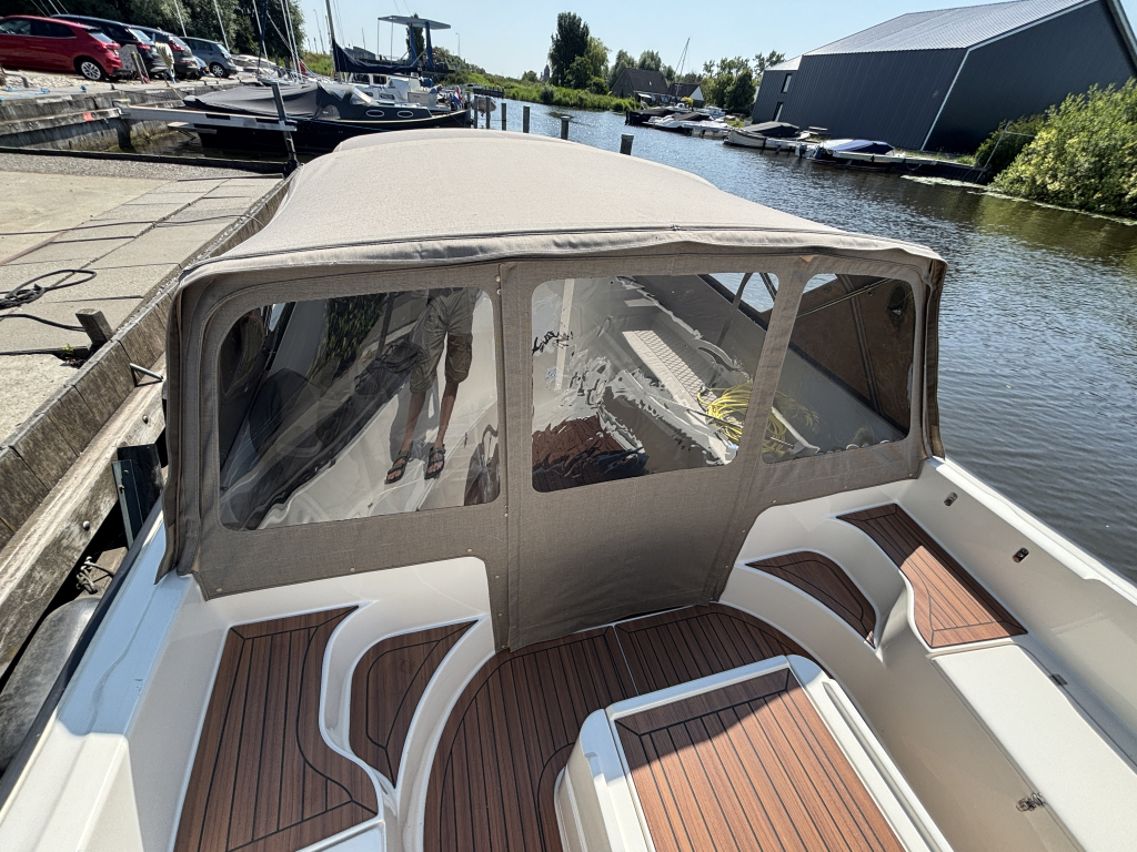 Stil Sloep (cabin) 9.30   15 Kw Elek. met toilet achter deur — foto 10 van 11