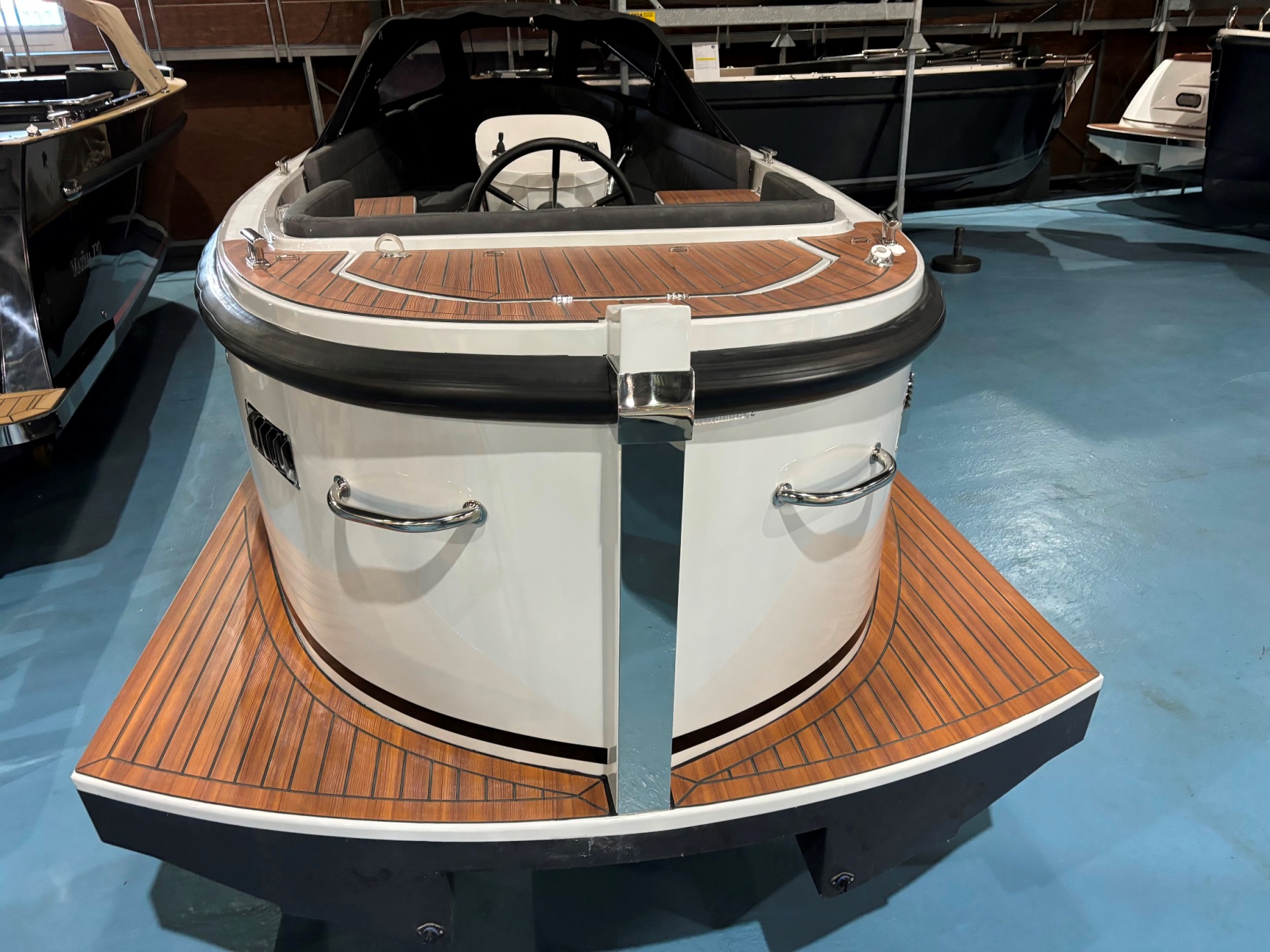 Maxima Boats 650 Flying Lounge in RAL kleur 7038 - op voorraad — foto 3 van 7