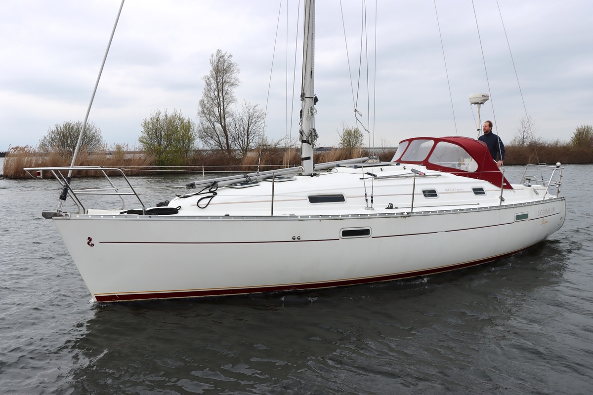 Beneteau Oceanis Clipper 331 Lifting keel