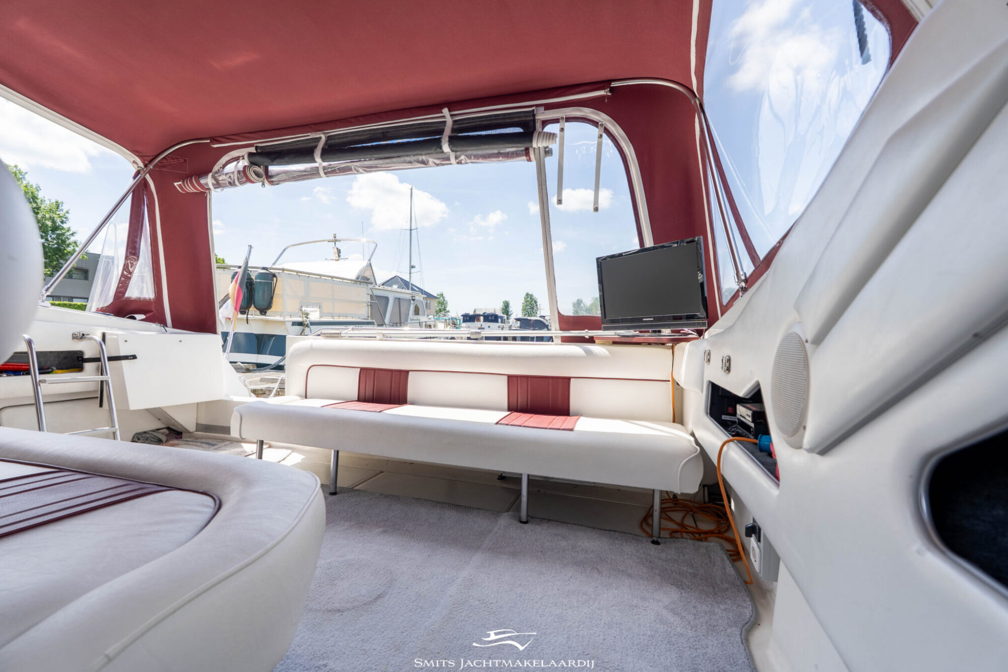 Sea Ray 370 Express Cruiser — foto 35 van 59