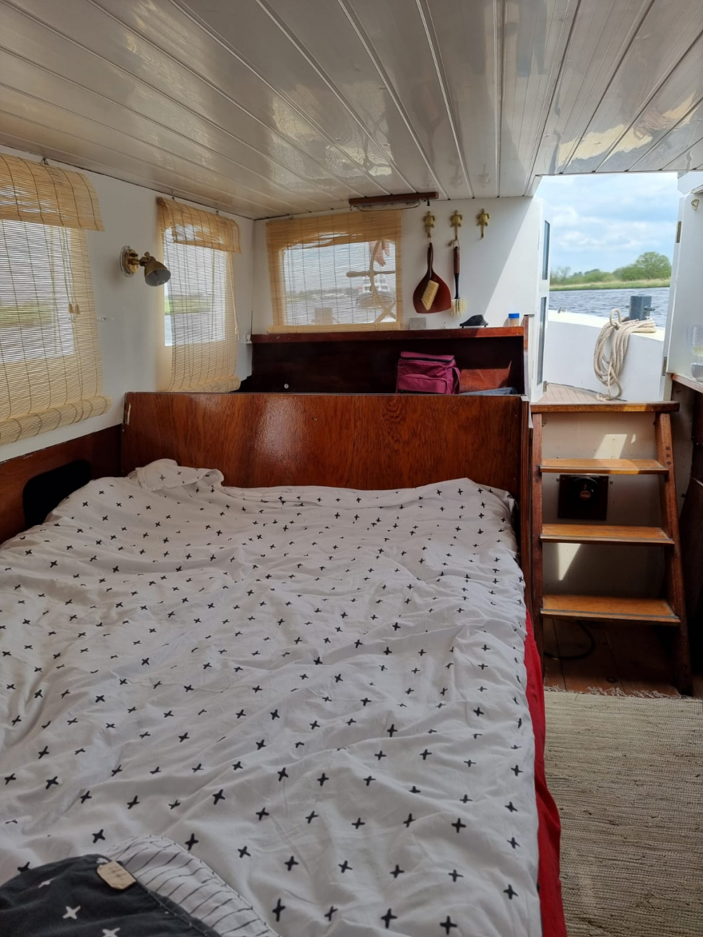 Cabin sloep van 9.7 mtr met 4 cil. dieselmotor geheel gerefit — foto 6 van 12