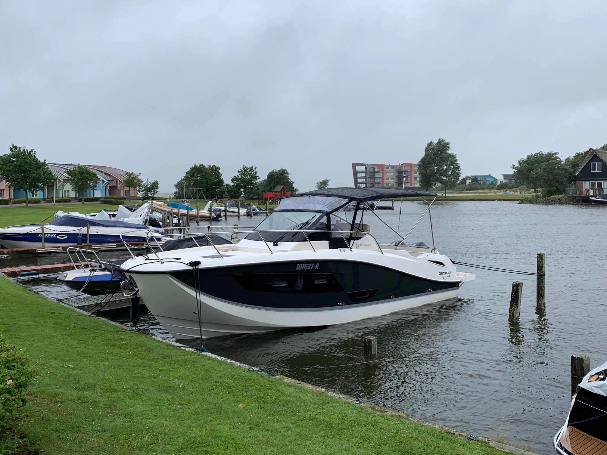Quicksilver 875 Sundeck — foto 10 van 11