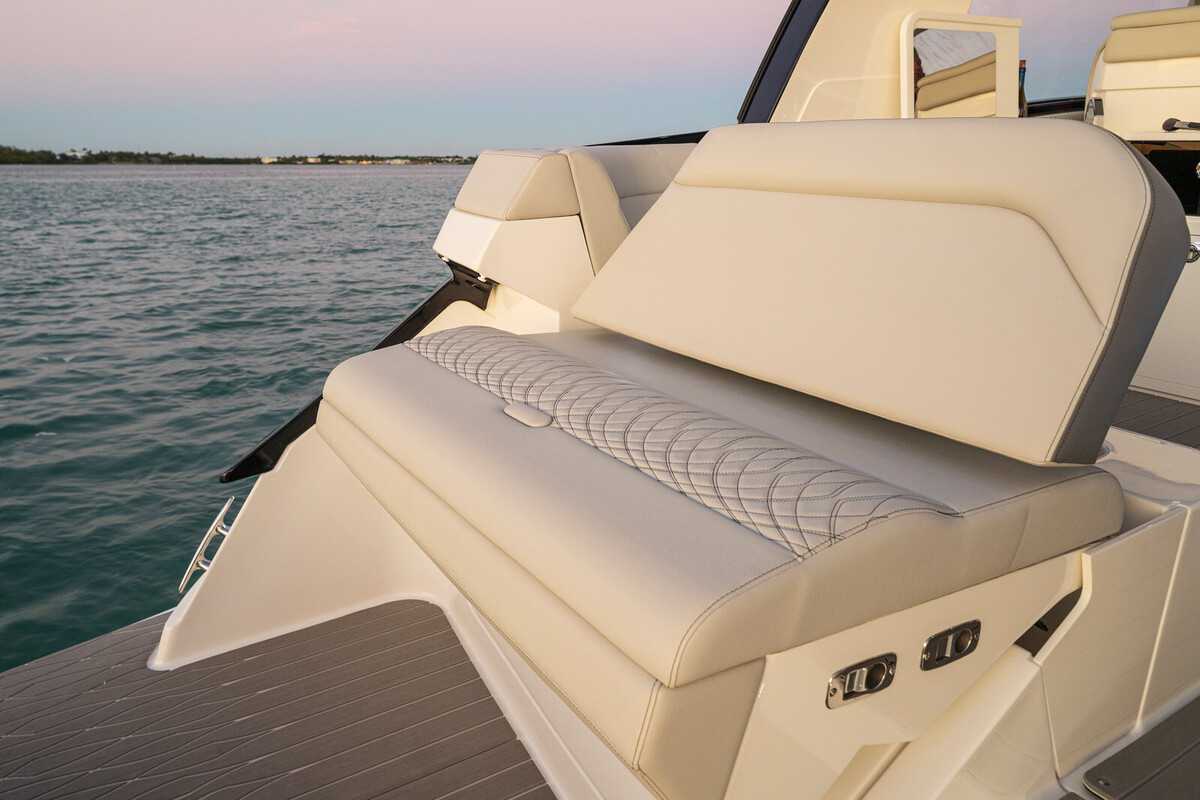 Sea Ray Sundancer 370 — foto 31 van 64