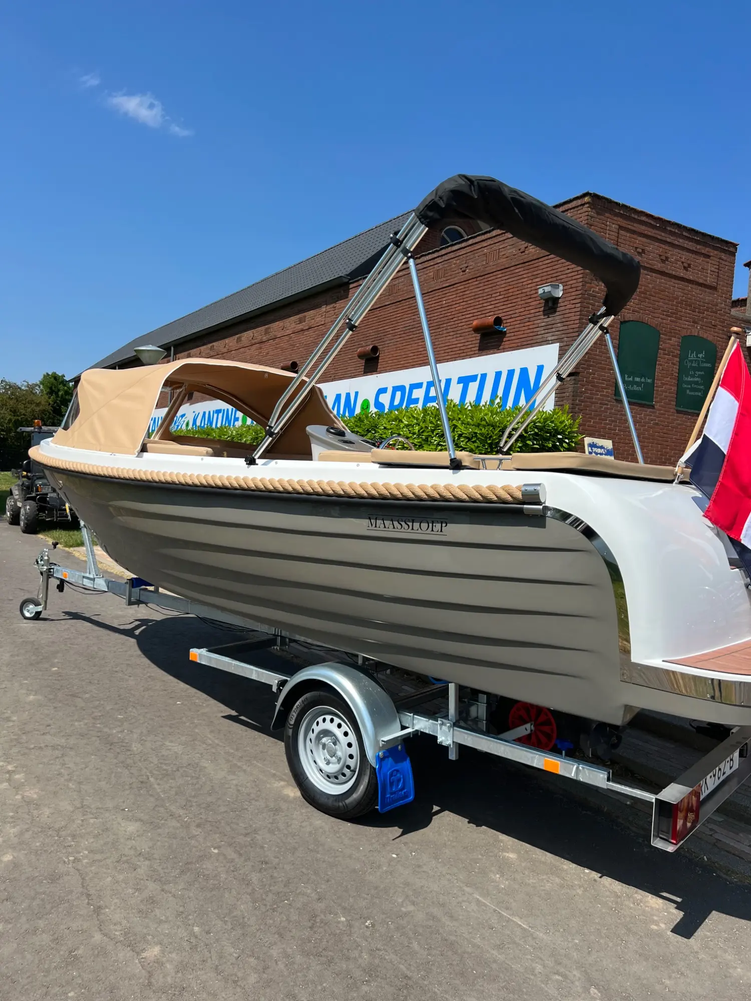 Maassloep 570 Honda 20pk nieuw kleur taup — foto 14 van 14