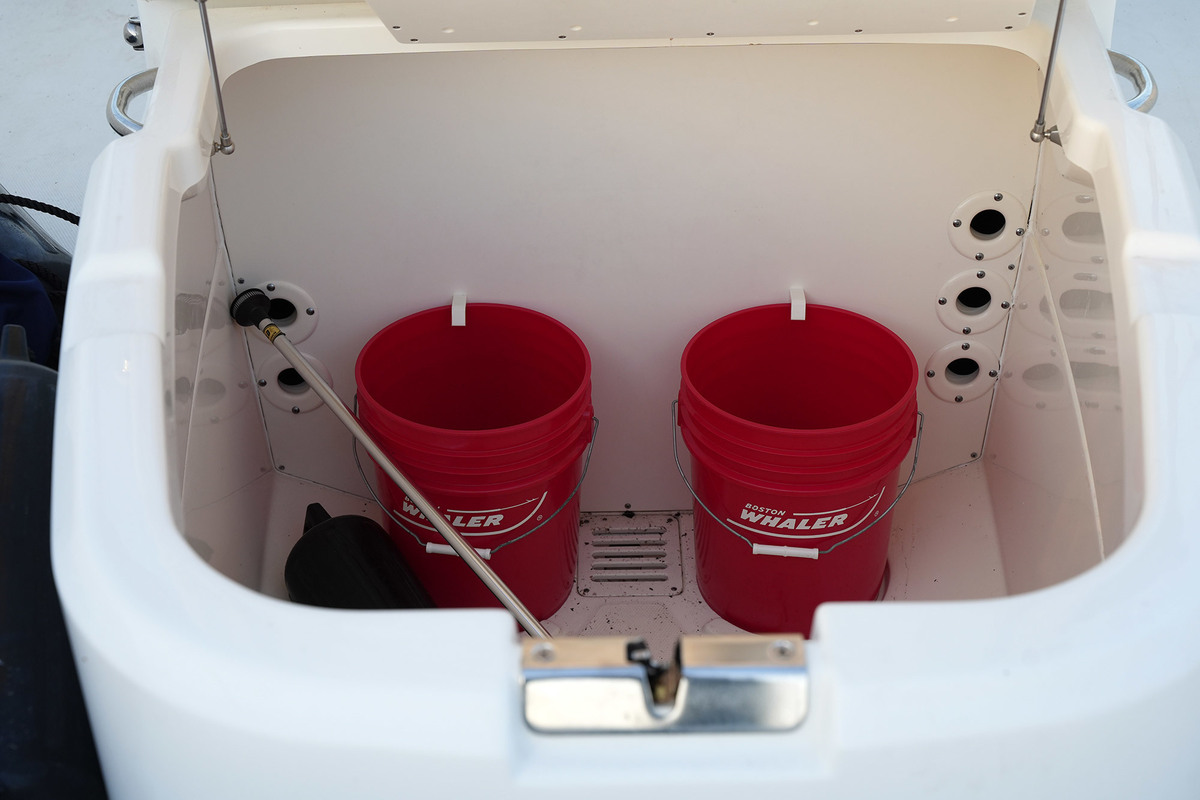 Boston Whaler 270 Dauntless — foto 16 van 37