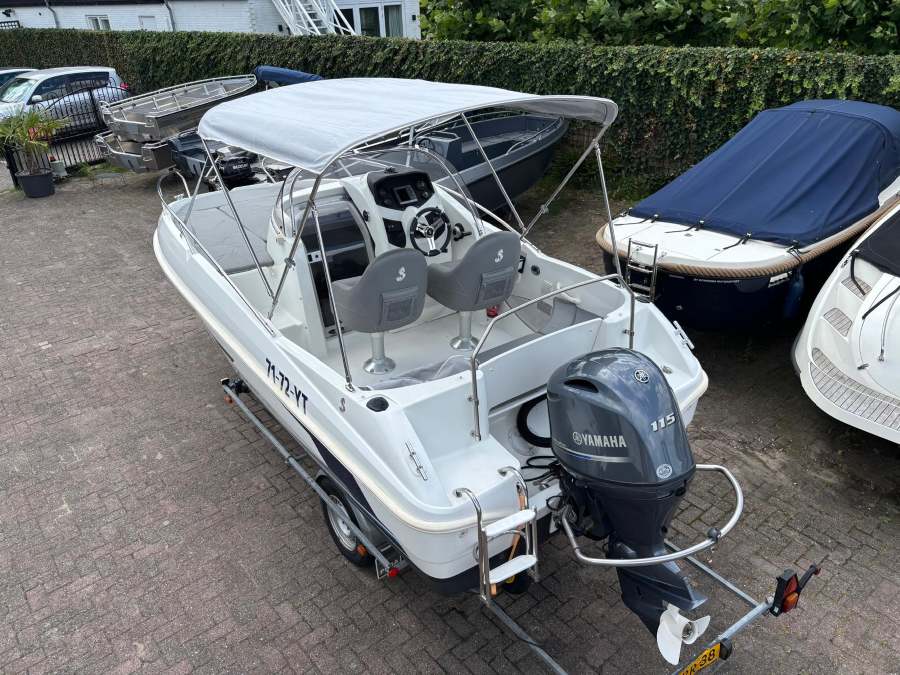 Beneteau Cabin Flyer 550