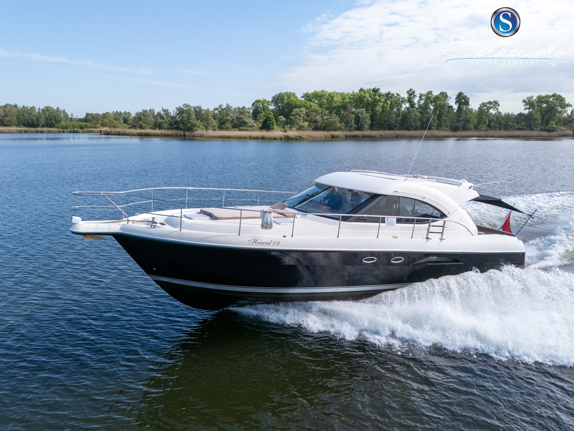 Rivièra 4700 Sport Yacht — foto 1 van 38