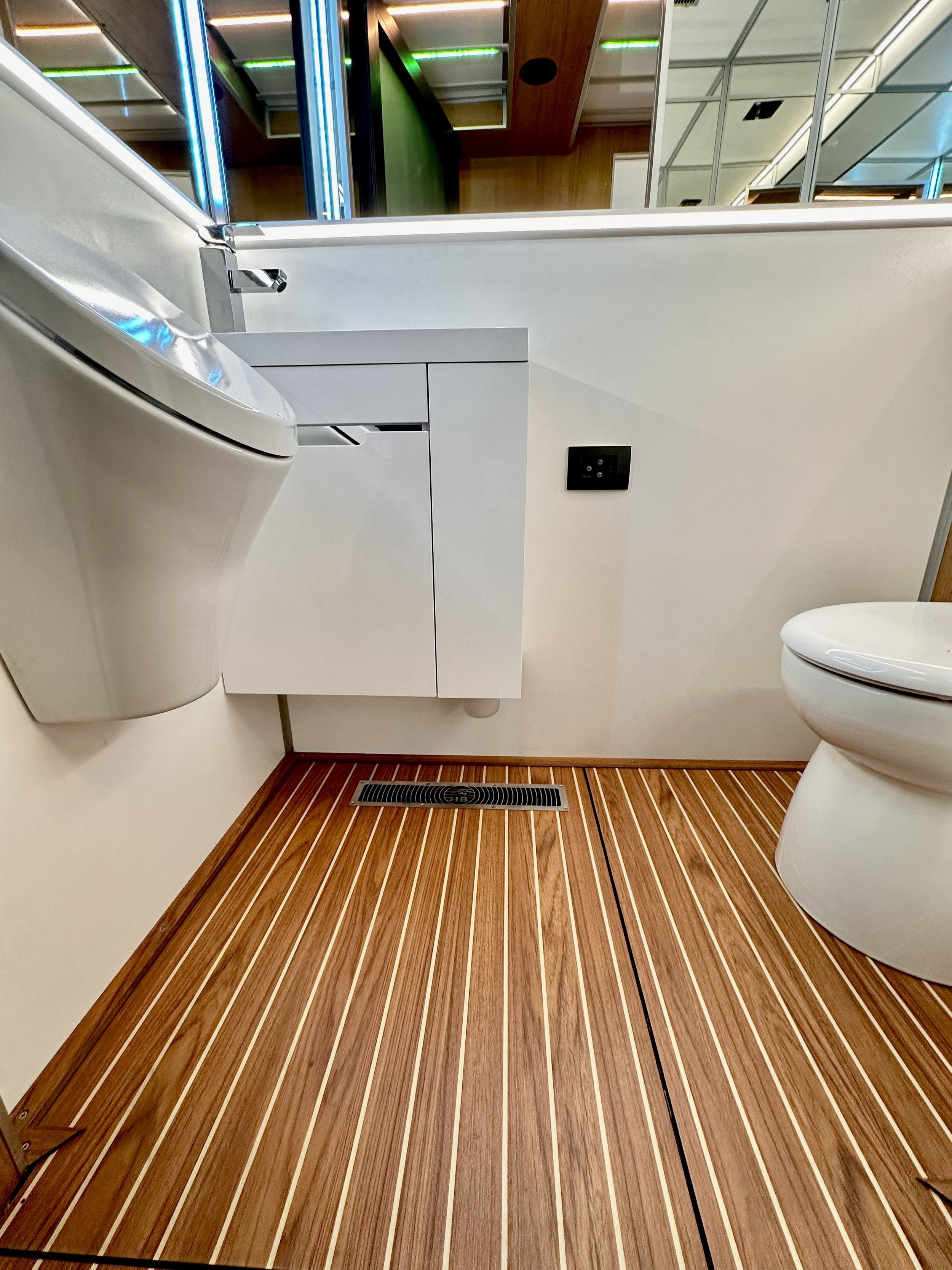 Holiday Boat Sundeck 57 Passenger Catamaran — foto 9 van 39
