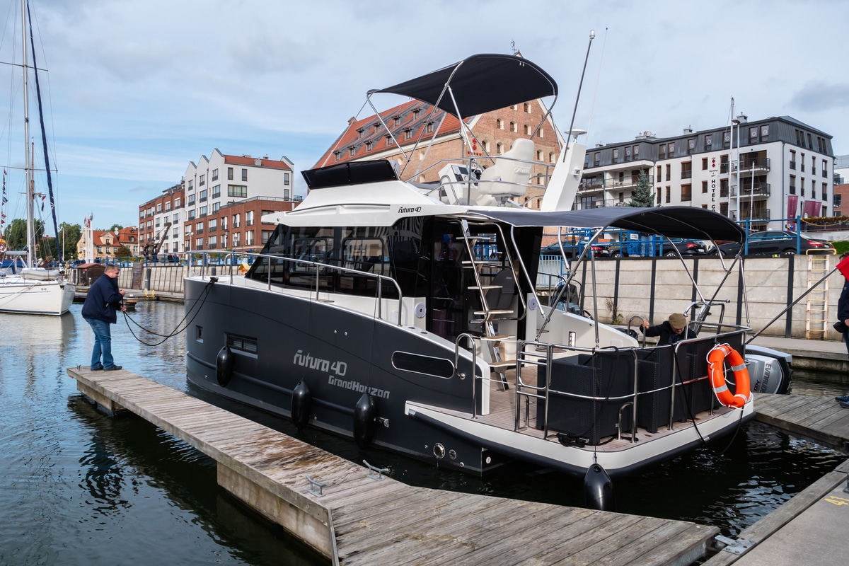 Model Cobra Yachts Futura 40 Grand Horizon — foto 2 van 12