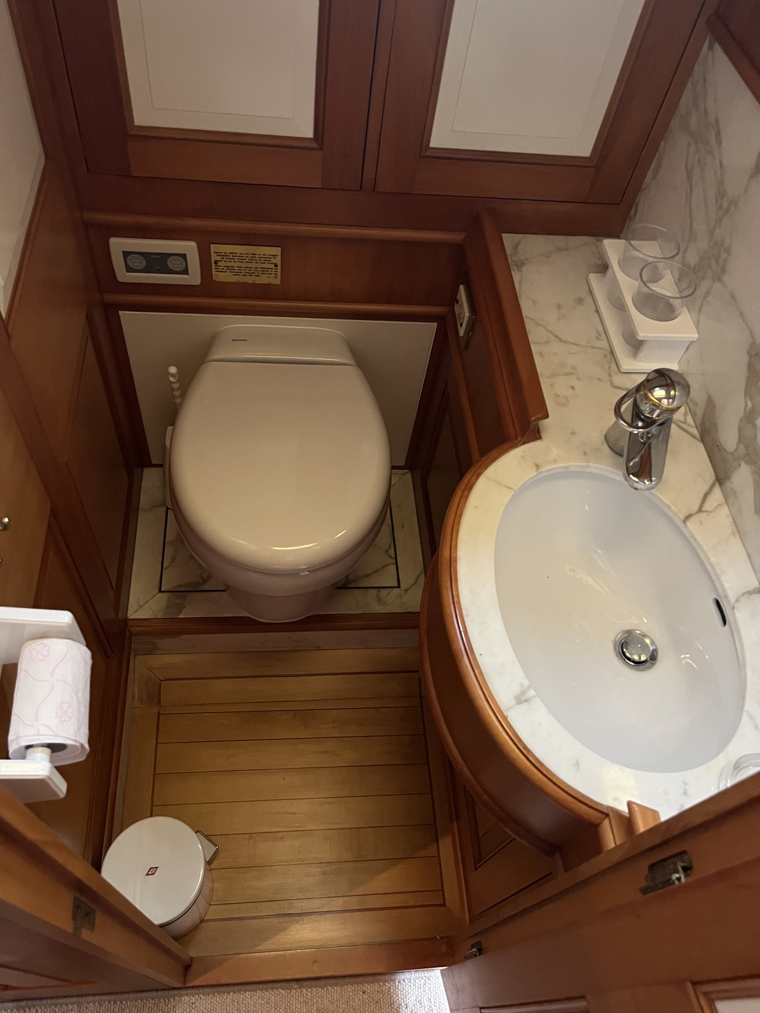 Lemsteraak Gouden Leeuw - Roefaak Hoek Design — foto 37 van 59