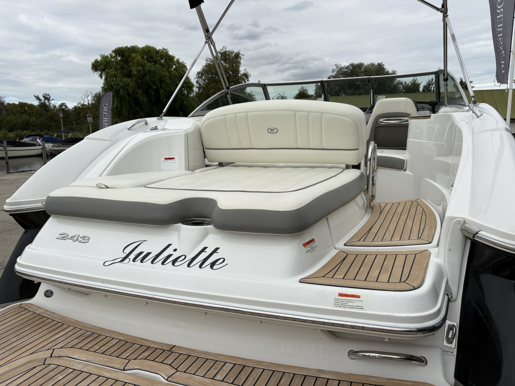 Cobalt 243 Cuddy (2011) — foto 6 van 6