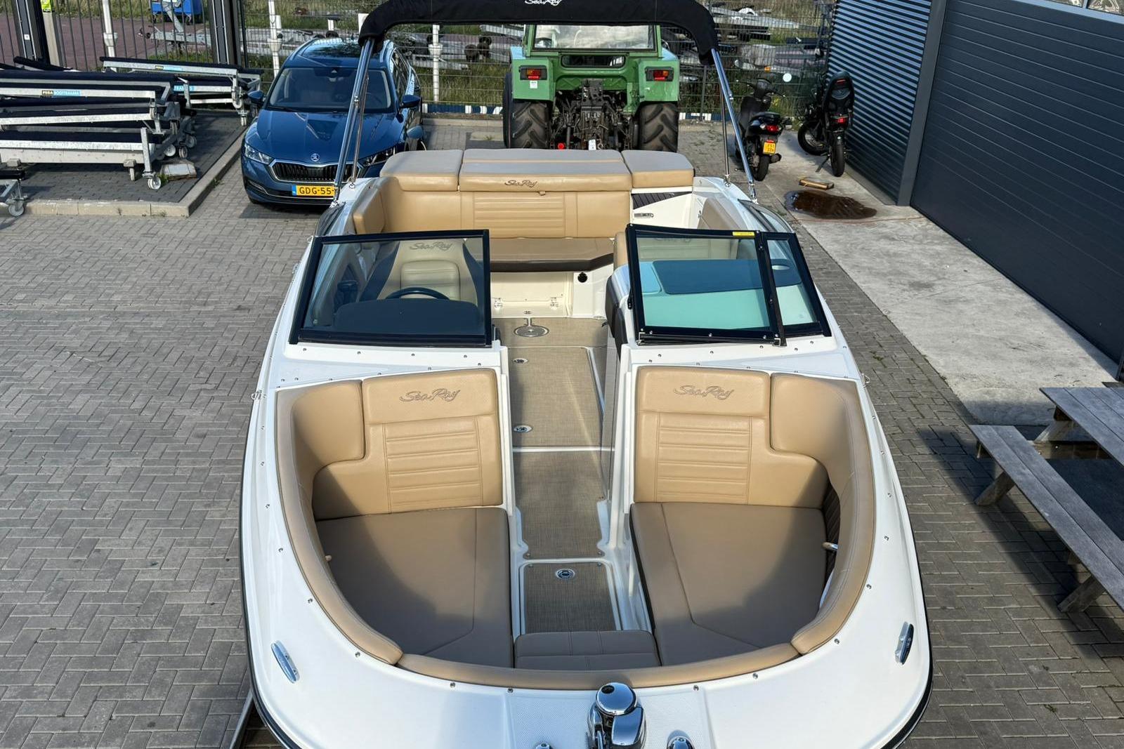 Sea Ray SPX 230 — foto 13 van 47