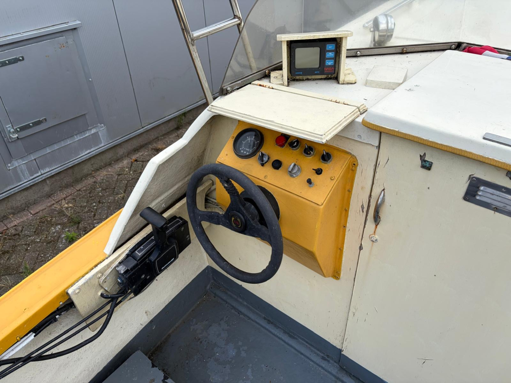Polyester Kruiser incl. trailer & 60PK Mercury — foto 19 van 23
