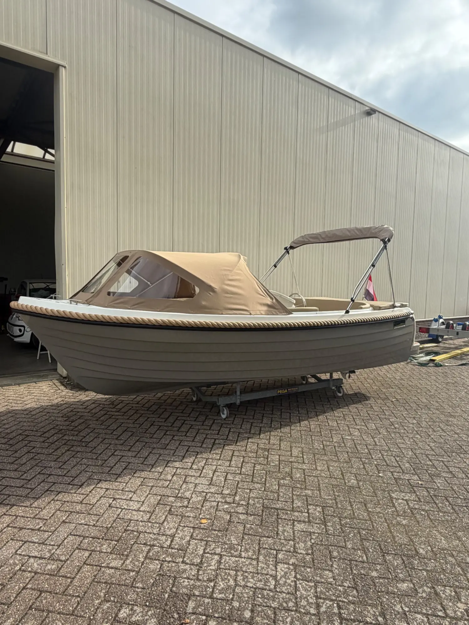 Maassloep 570 Honda 20pk nieuw luxe opties — foto 14 van 15