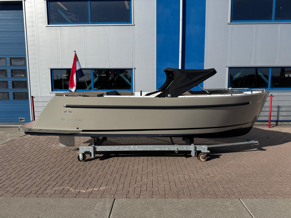 Maxima 630 - Vernieuwd model met Honda 30 pk en vast roer