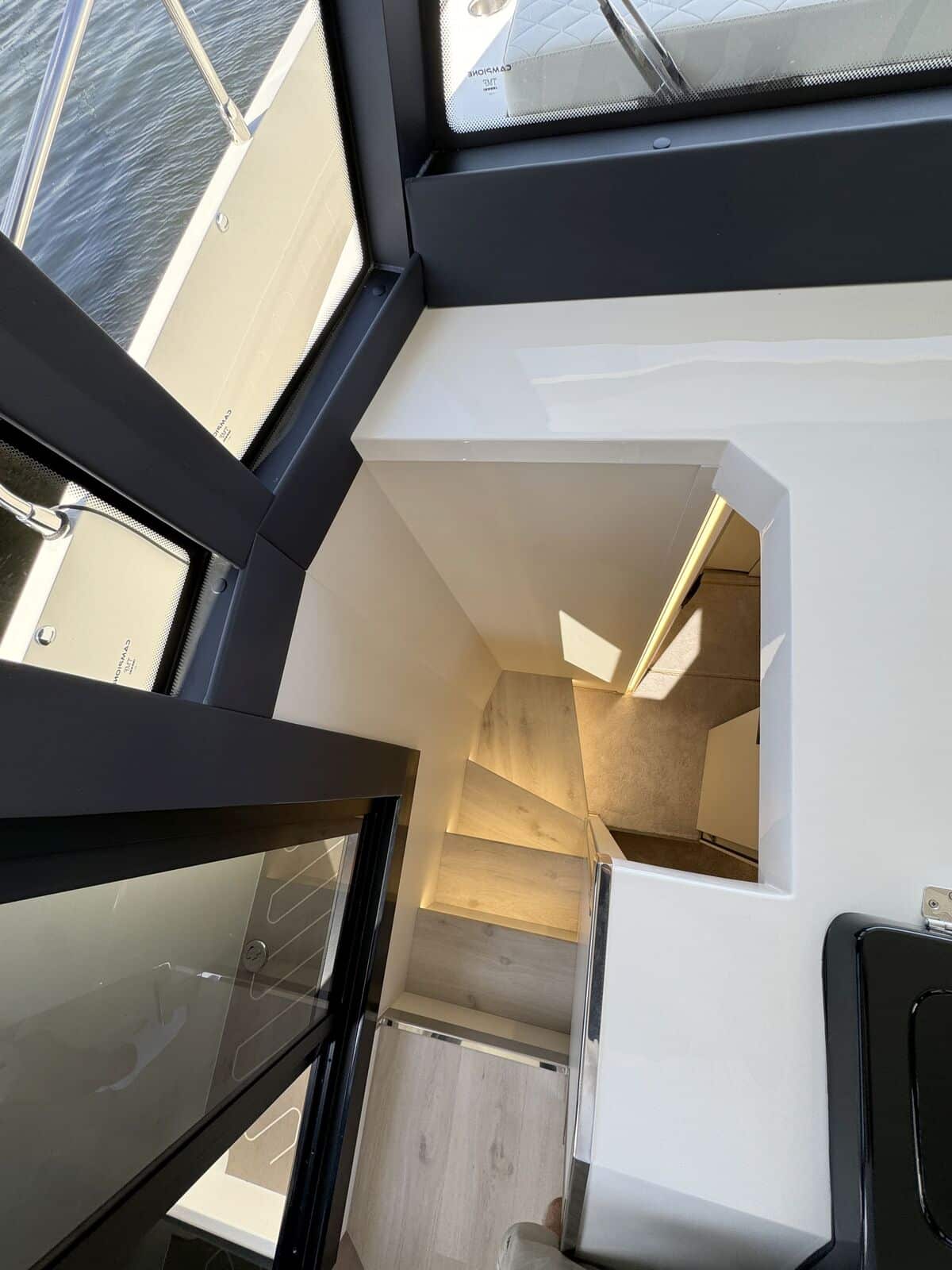 Cobra Yachts Campione 41 Fly — foto 11 van 12