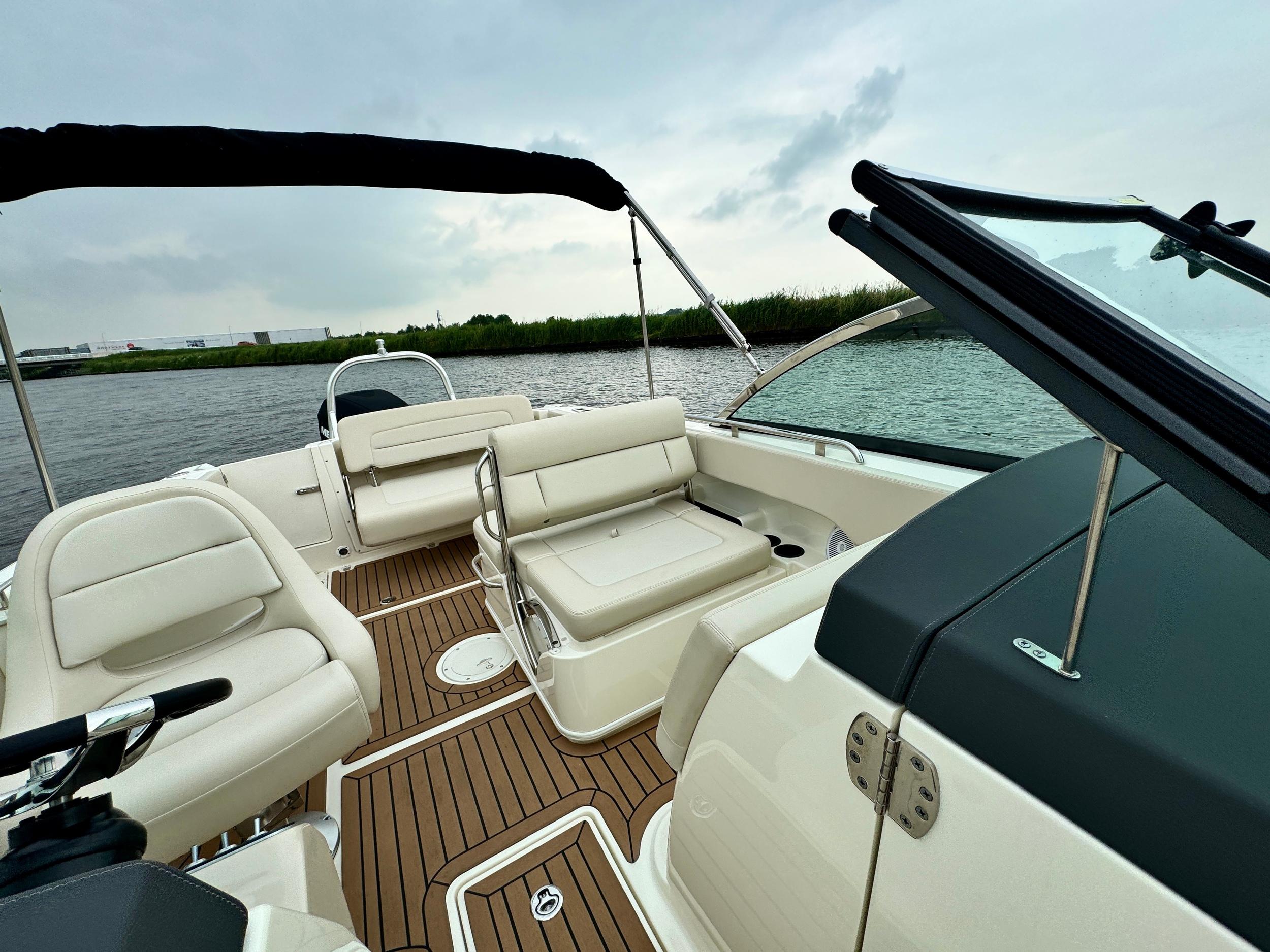 Boston Whaler 230 Vantage — foto 14 van 37