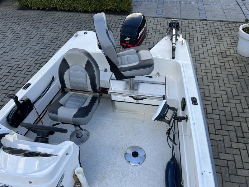 Mercury Uttern Visboot Met Pega Trailer — foto 8 van 12