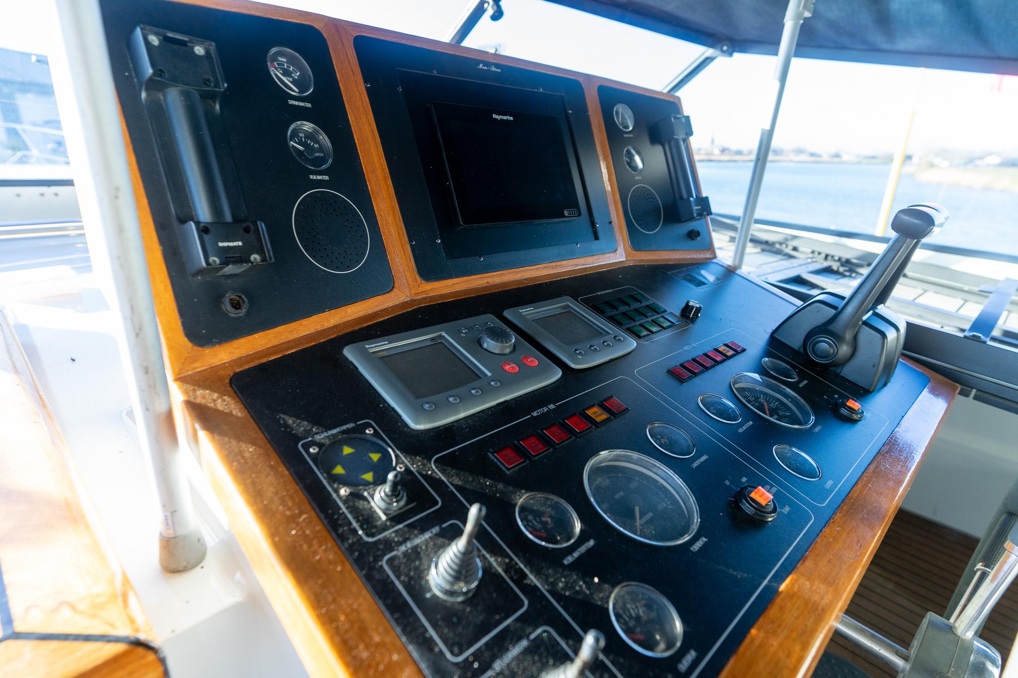 Valkkruiser Voyager 1550 — foto 2 van 45
