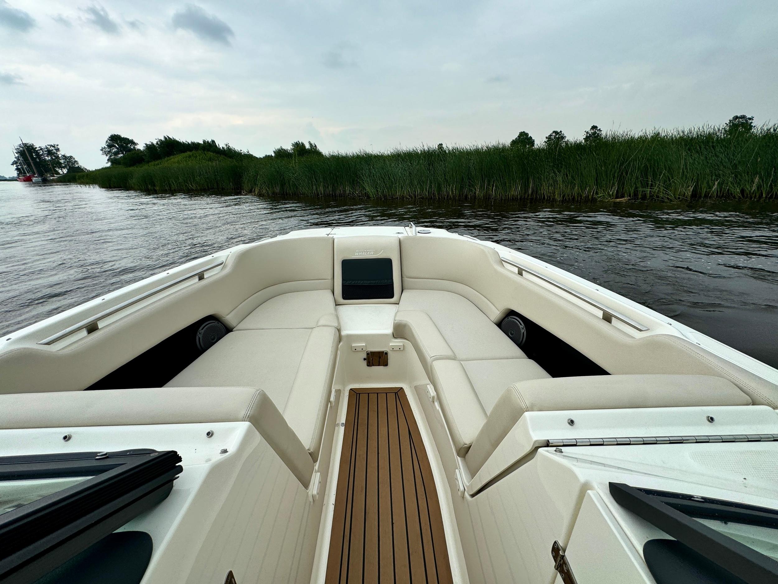 Boston Whaler 230 Vantage — foto 10 van 37