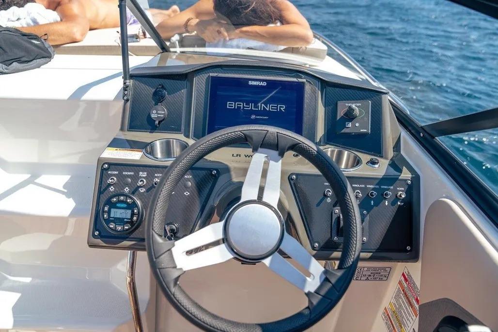 Bayliner VR6 Cuddy — foto 9 van 11