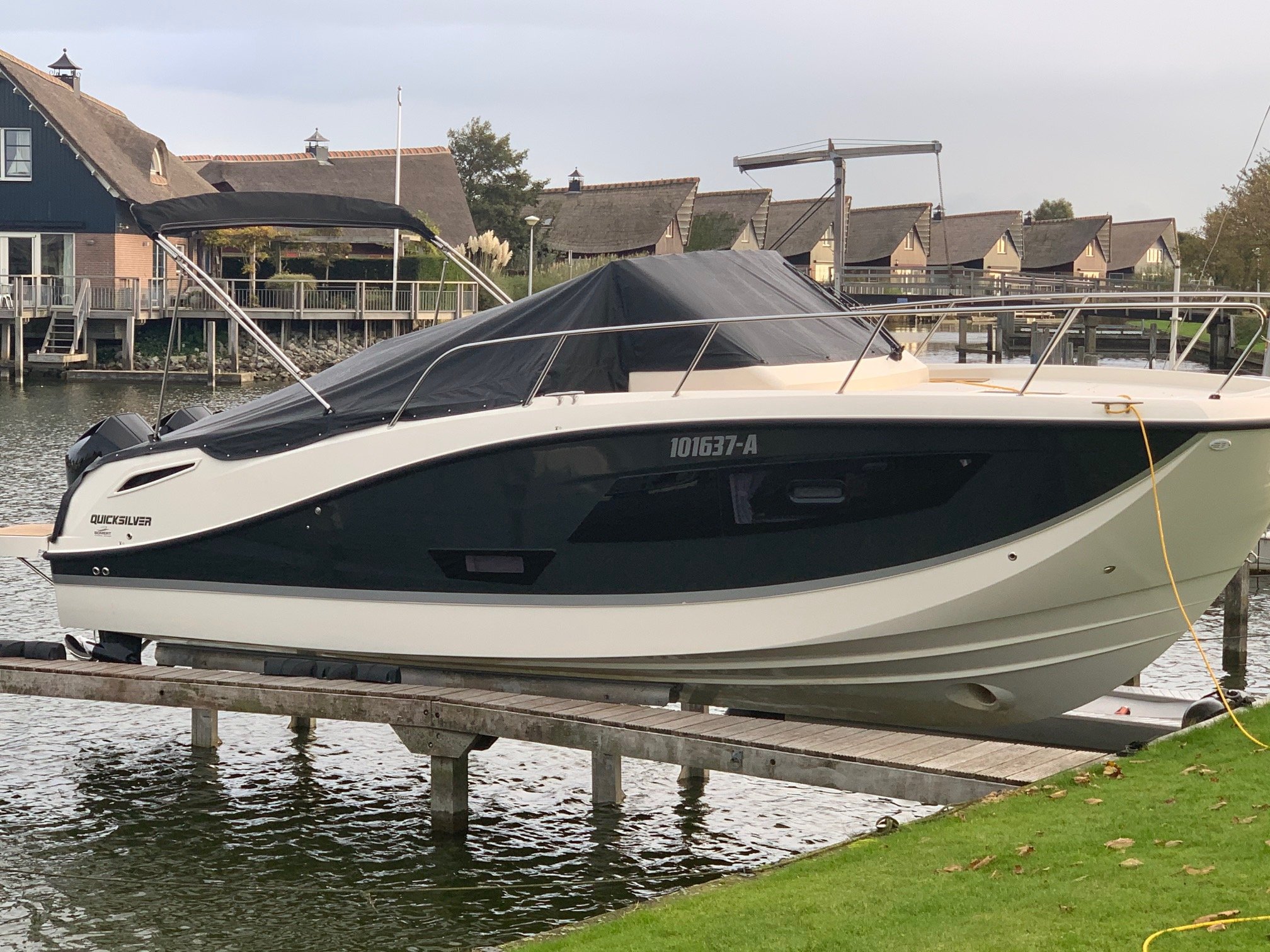 Quicksilver 875 Sundeck — foto 2 van 11