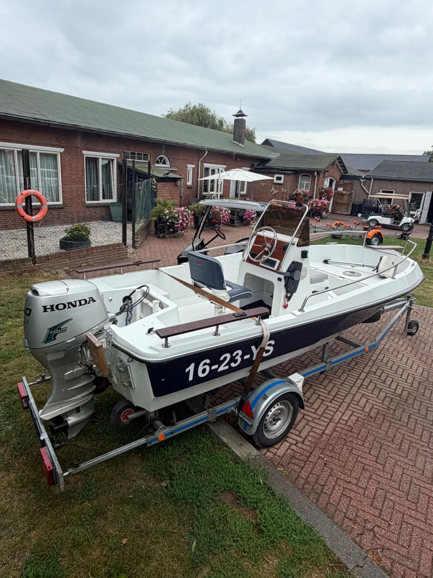 Elan 450 Inc Honda 40pk en trailer in nieuwstaat — foto 15 van 15