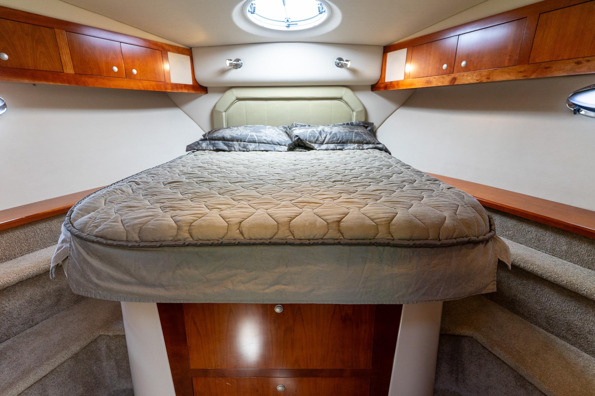 Cruisers Yachts 415 Express Motoryacht — foto 22 van 100