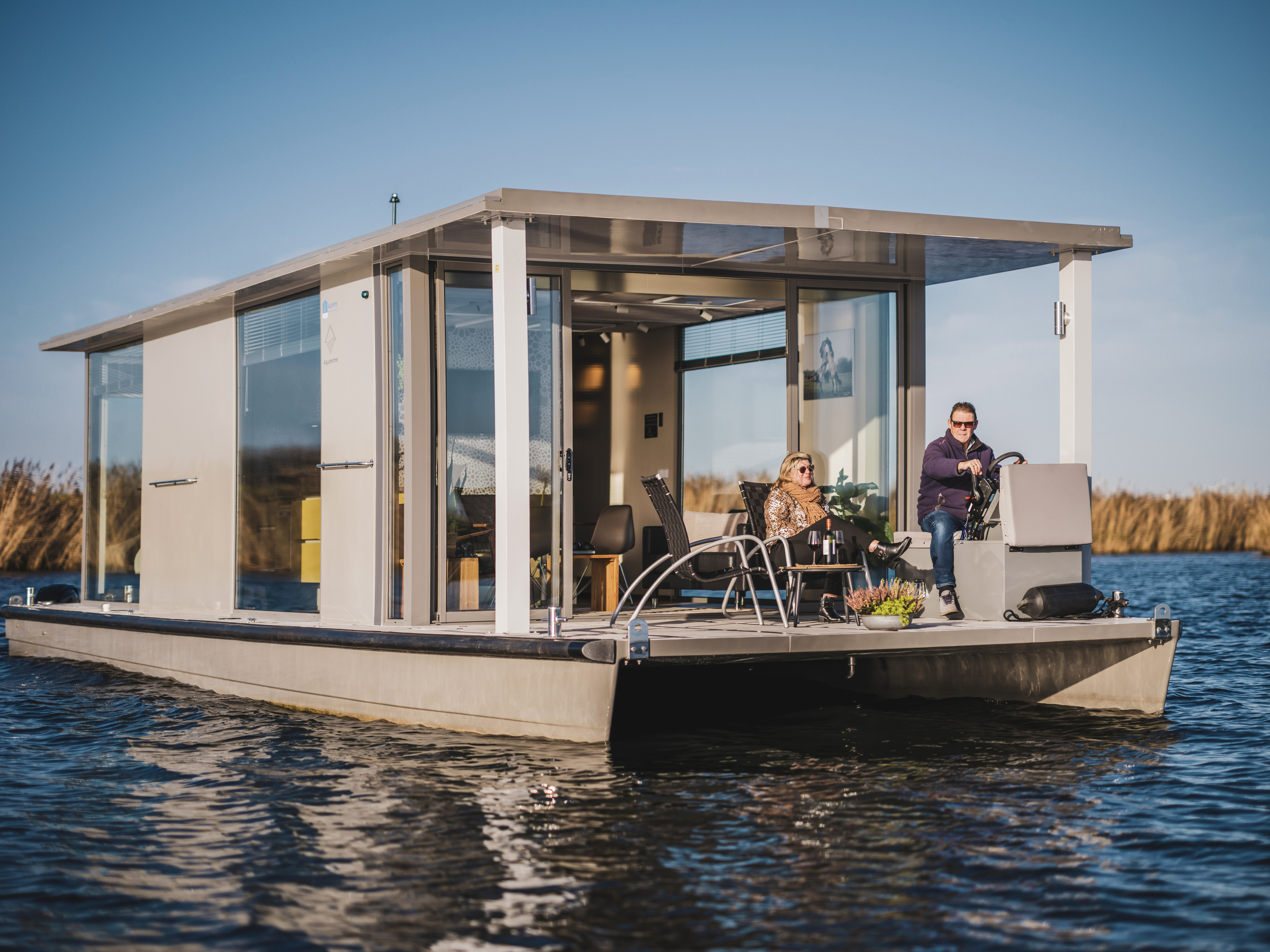 AquaHome Comfort Houseboat — foto 1 van 18