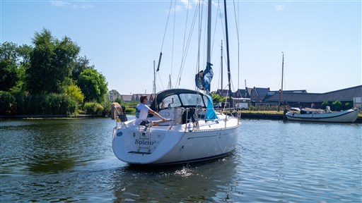 Dufour Yachts 30 Classic (2001) — foto 8 van 12