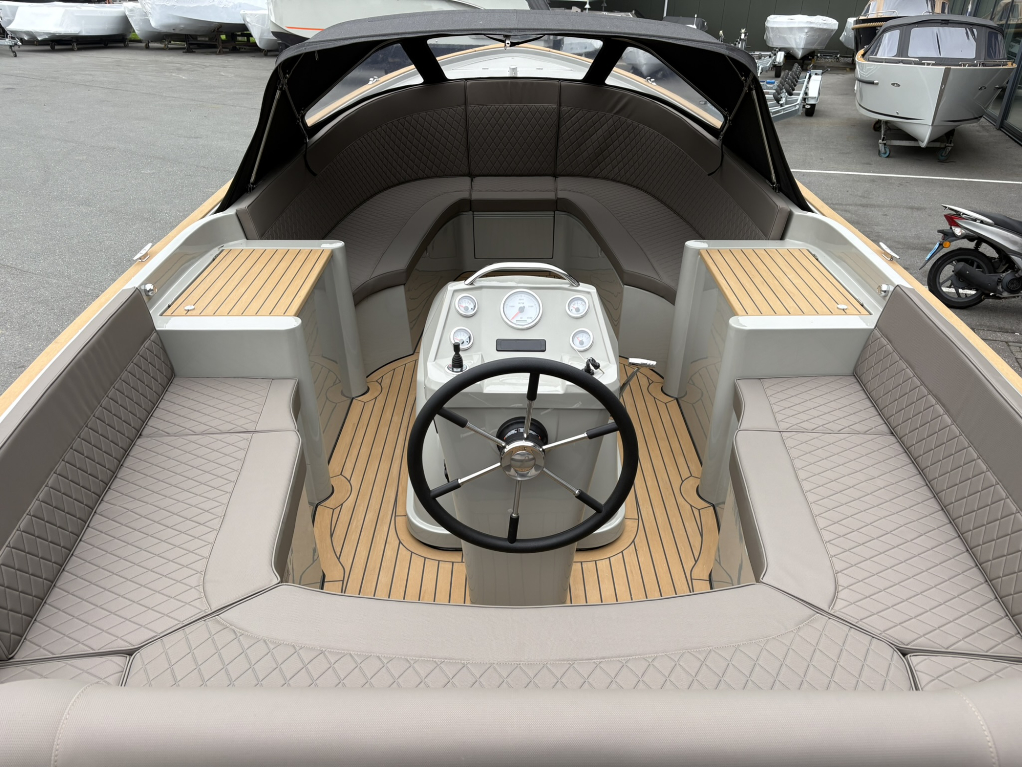 Antaris Sixty7 met Vetus 42 pk in RAL 7030 op voorraad! — foto 4 van 14