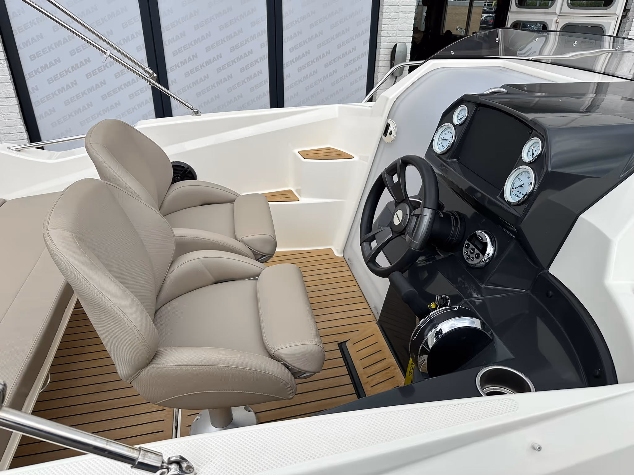 Quicksilver 555 Cabin — foto 9 van 14
