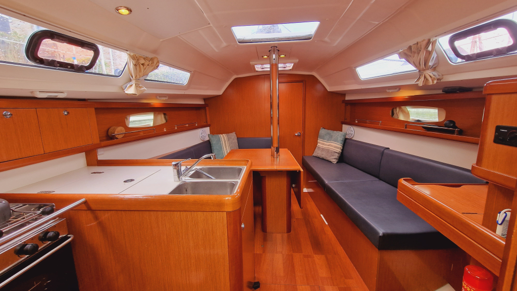 Beneteau Oceanis 31 (ondiepe kiel) — foto 18 van 35