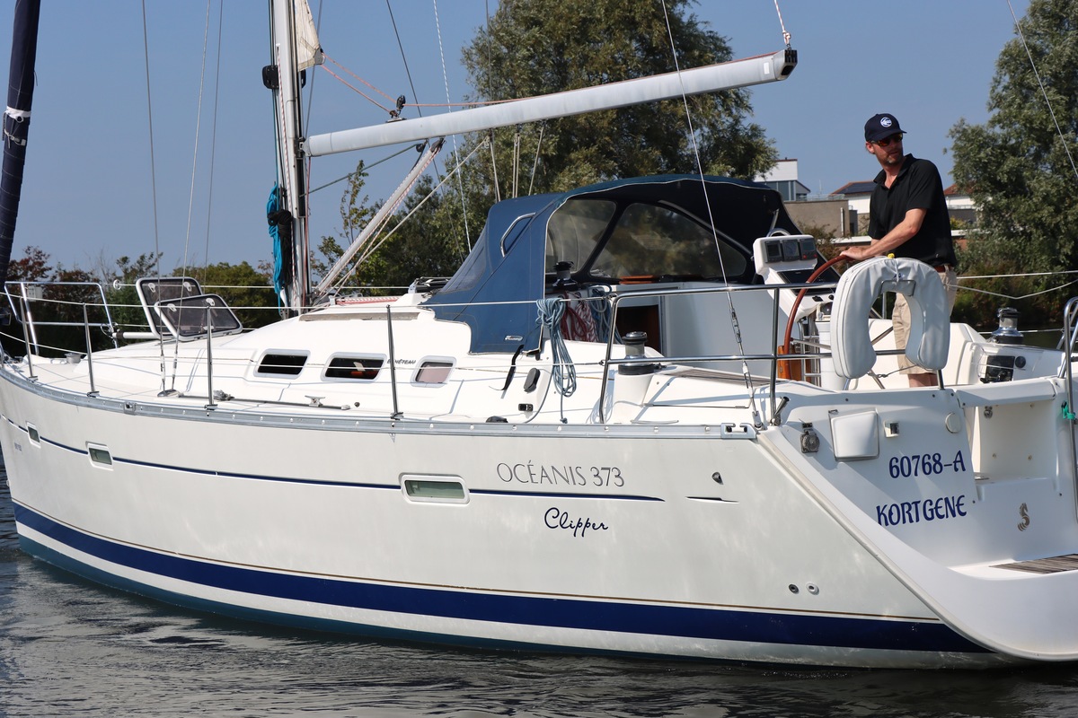 BENETEAU OCEANIS CLIPPER 373 — foto 33 van 48