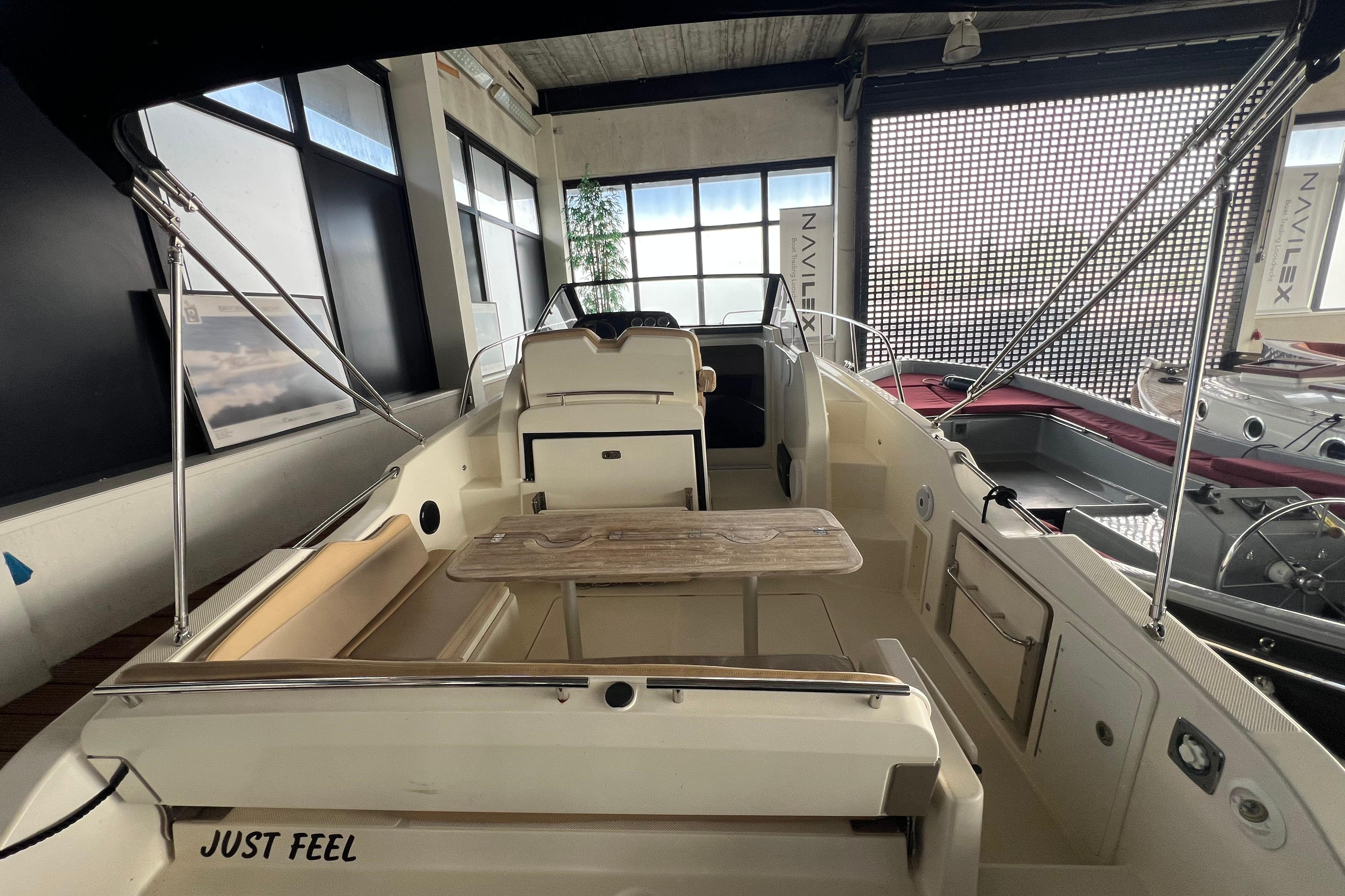 Quicksilver Activ 875 Sundeck — foto 14 van 20