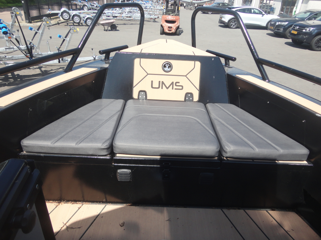 UMS 700 HT boat Cabin Cruiser NET BINNEN Full options  — foto 23 van 32