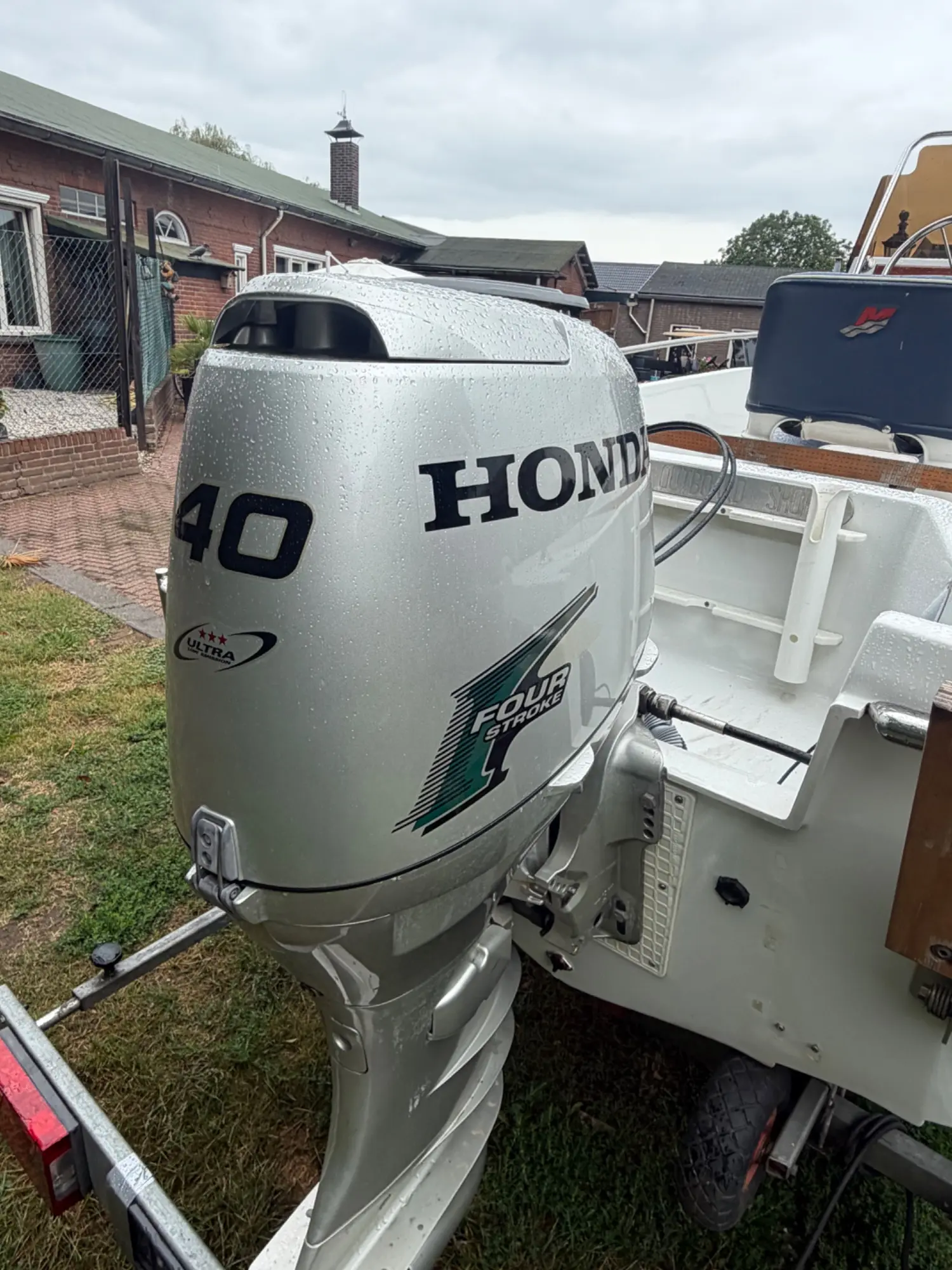 Elan 450 Inc Honda 40pk en trailer in nieuwstaat — foto 2 van 15