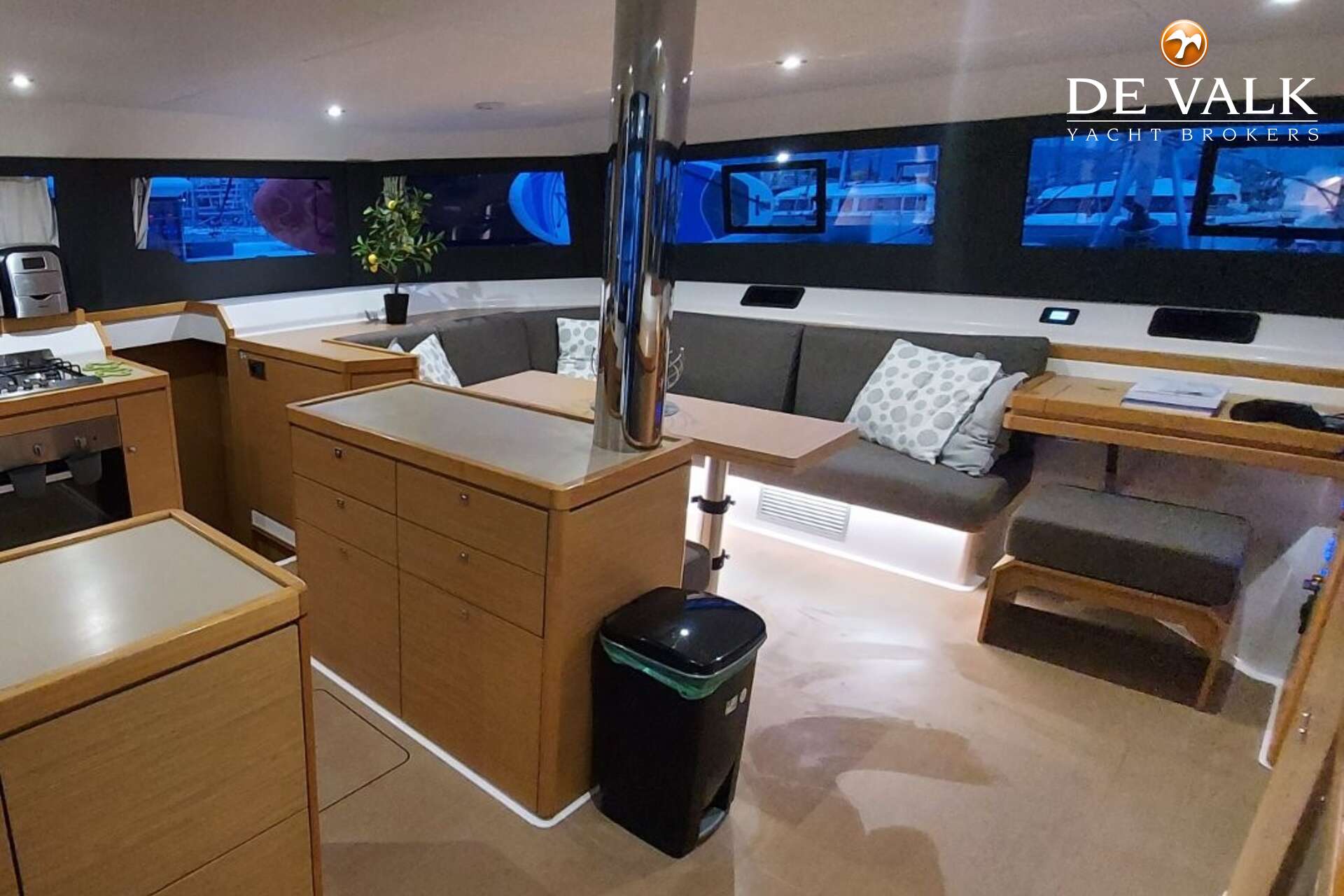Dufour Catamaran 48 — foto 23 van 44