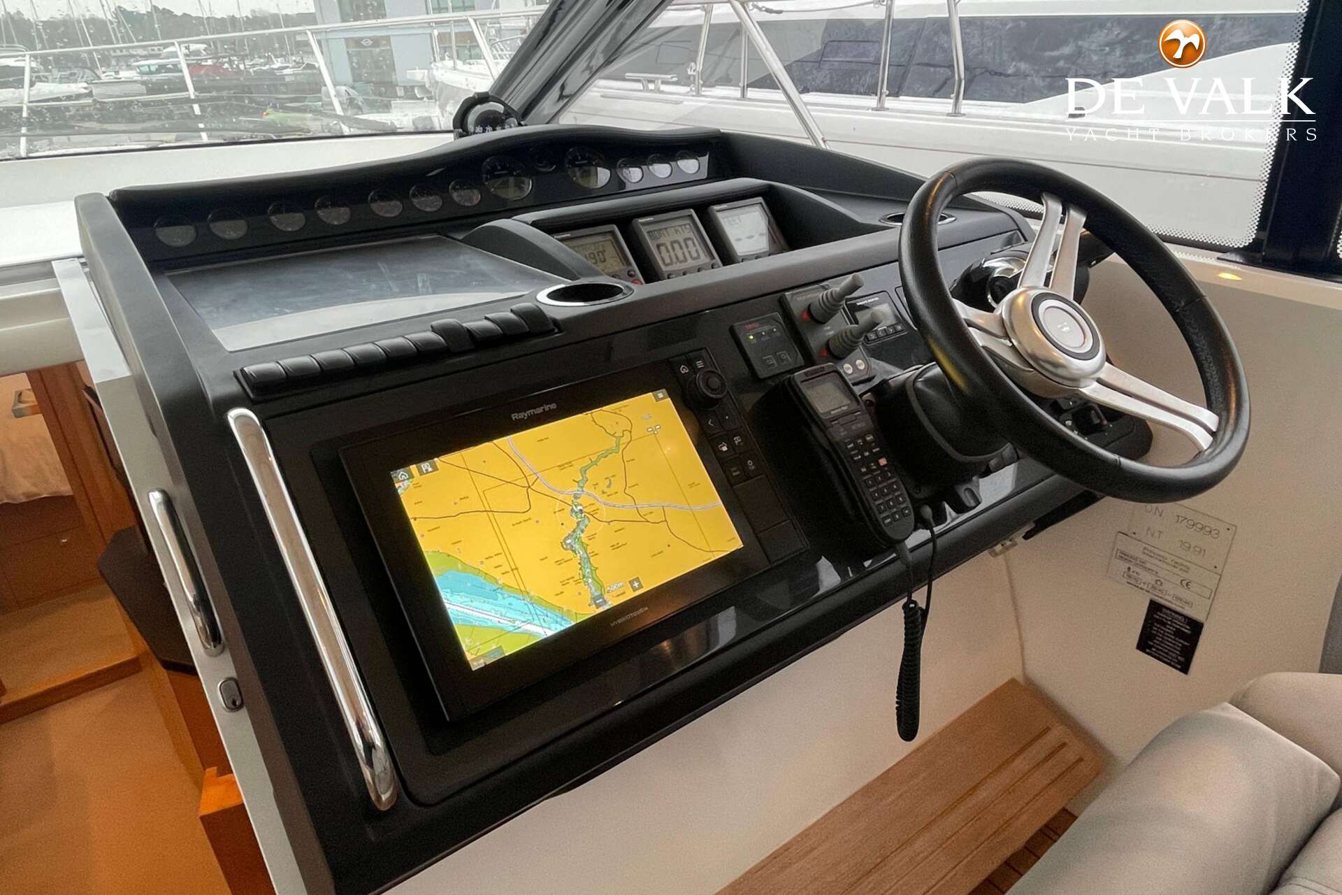 Princess V42 — foto 14 van 30