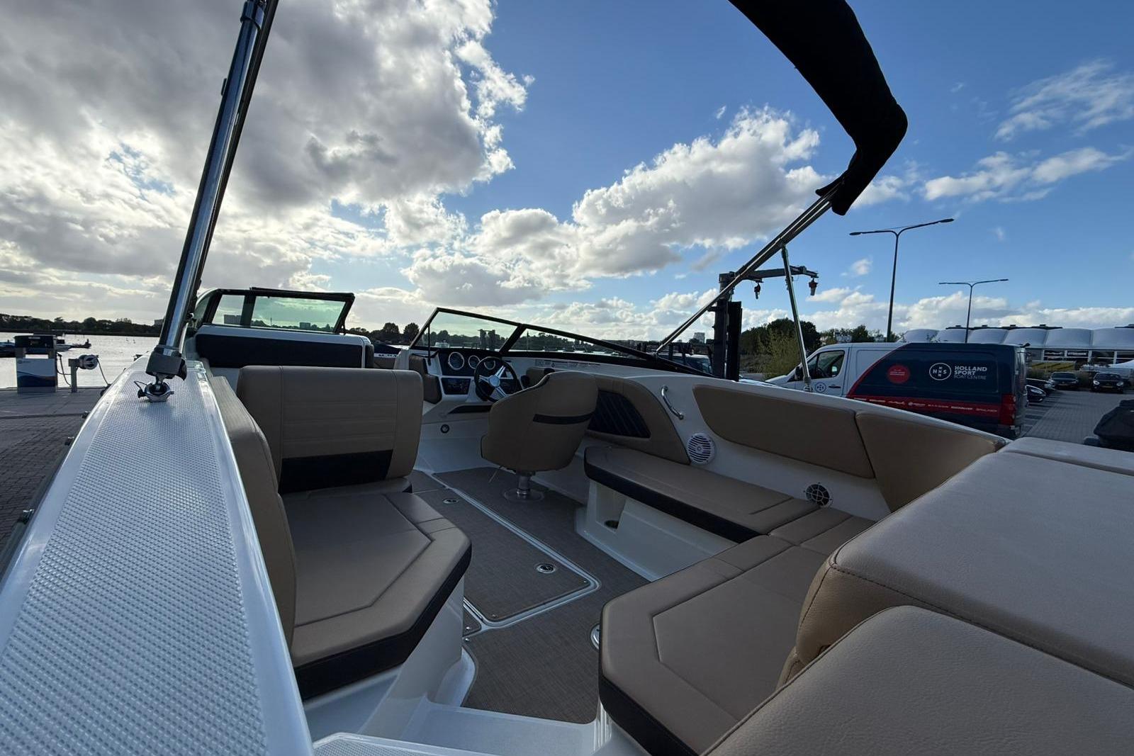 Sea Ray SPX 230 — foto 6 van 47