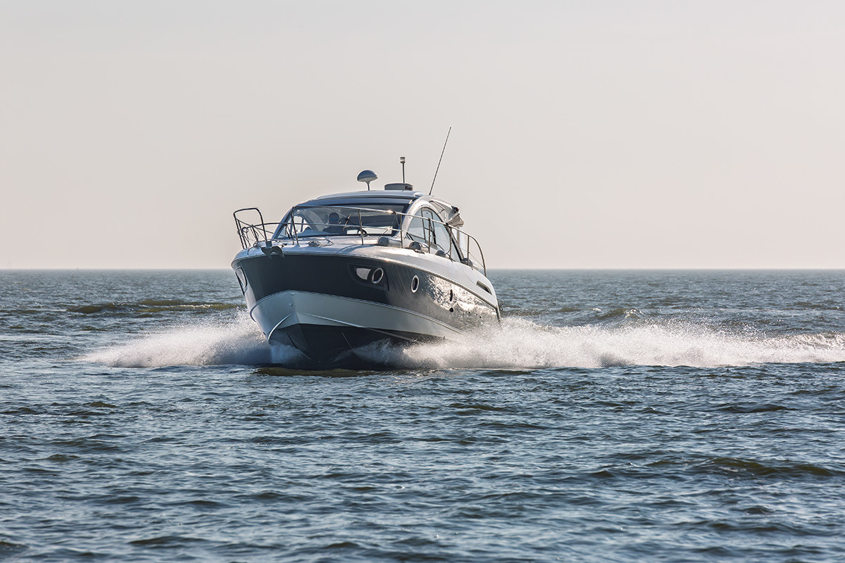 Goed onderhouden sportieve motorboot — foto 6 van 55