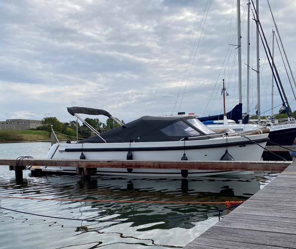 Zeer luxe Maxima 720 uit september 2025, met boegschroef, biminitop en navigatie! — foto 1 van 12