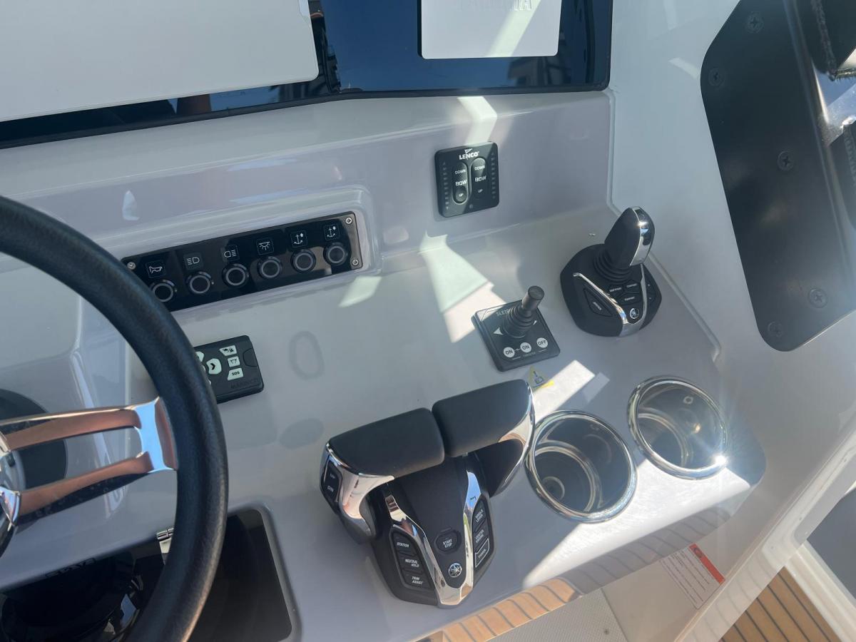 Jeanneau Cap Camarat 9.0CC S2 nieuw model! Dit schip is aanwezig op de Yamaha stand van hiswa te water 2026. — foto 25 van 33