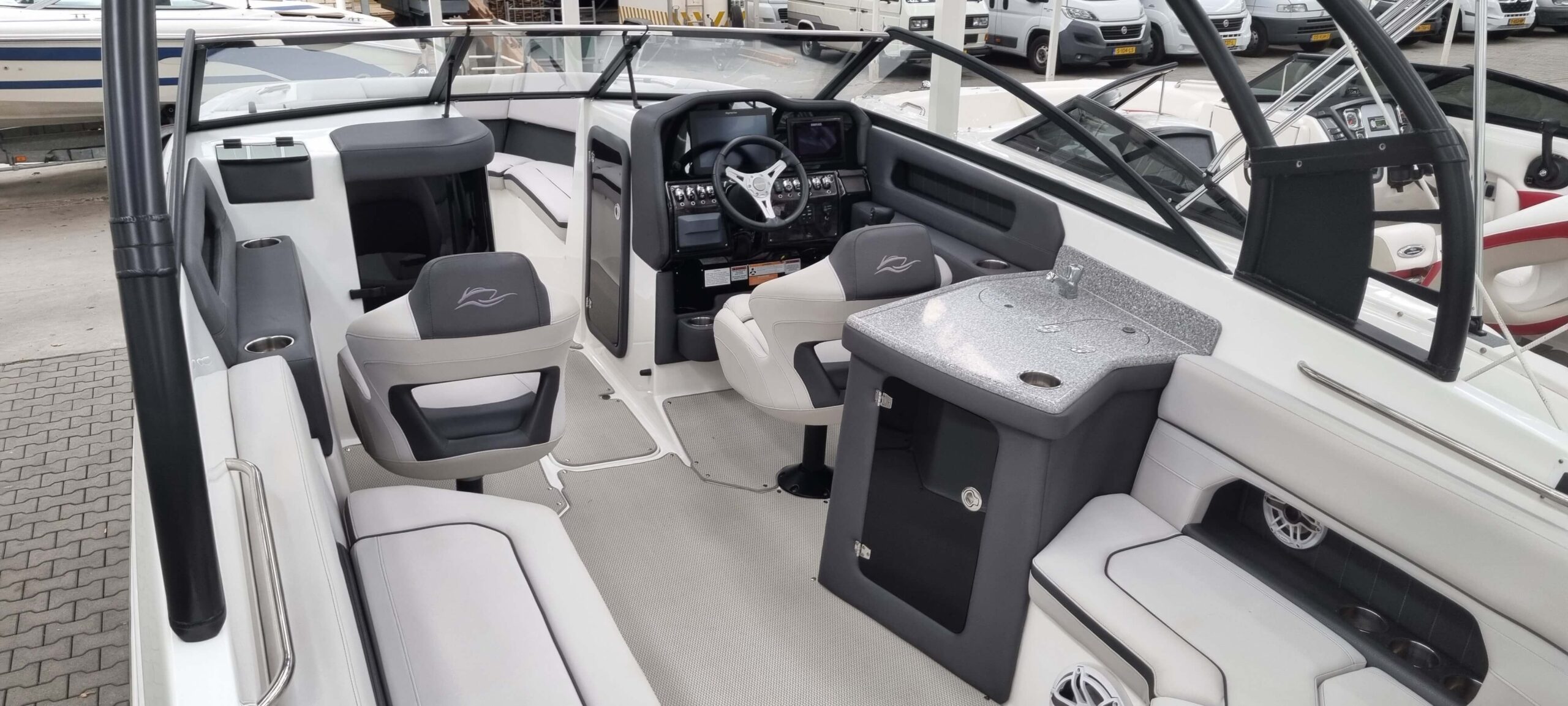 Rinker Q7 — foto 4 van 11