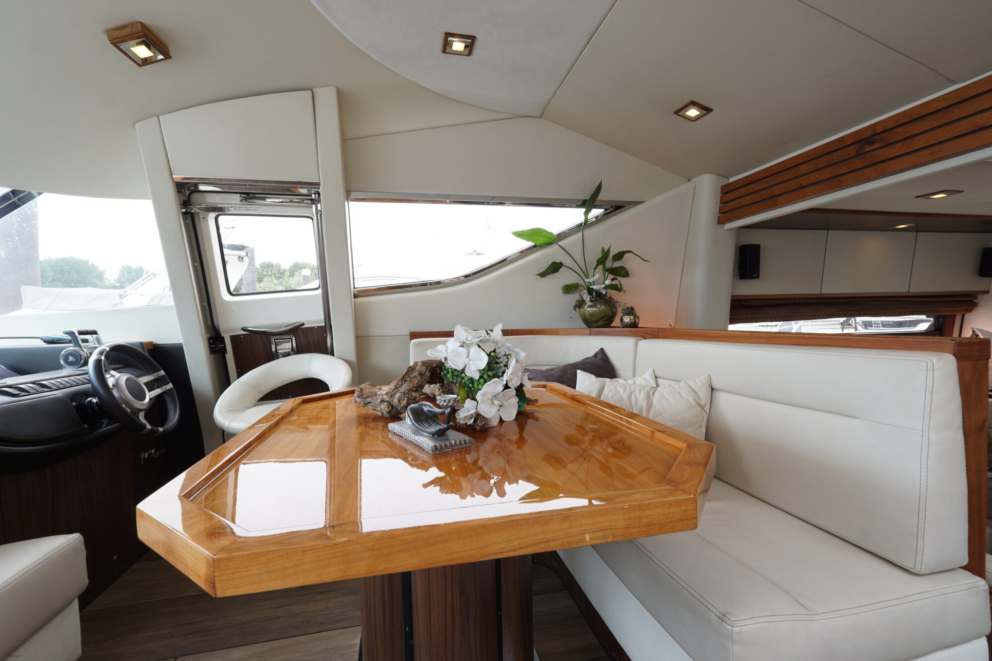 Sunseeker 62 Manhattan — foto 14 van 86