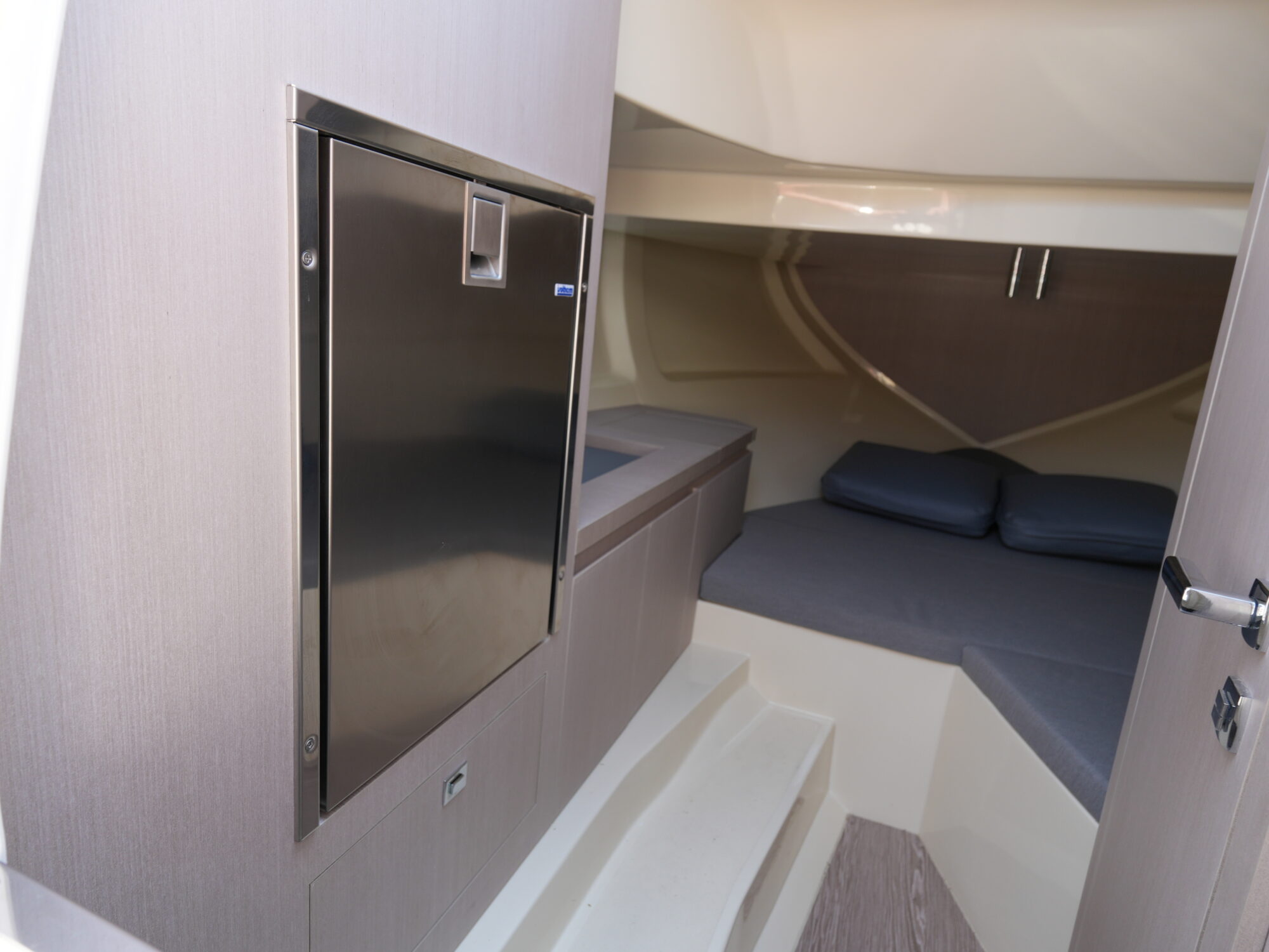 Invictus 270 CX — foto 26 van 38