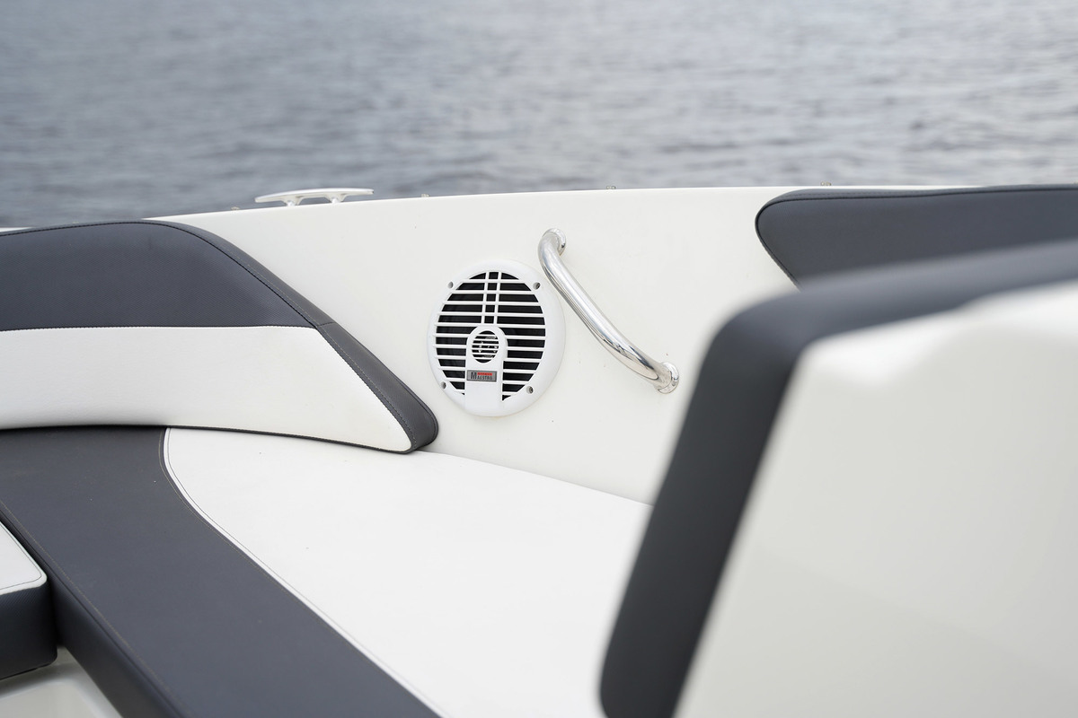 Sea Ray 19 SPX — foto 16 van 36